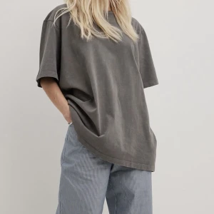 Oversized T-shirt - Använd fåtal gånger! Oversized T-shirt i storlek S från NA-KD. Kan skicka fler bilder vid förfrågan! 