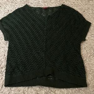 Stikad tröja  - En jättefin stikad tröja från Indiska i ett jättefint skick 