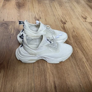 Steve madden skor  - Säljer mina Steve madden skor. Använda endast 2 gånger💕