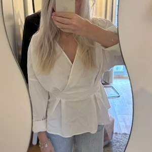 topp - ”skjorta” från gina, storlek 34, använd fåtal gånger 