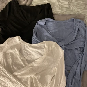 Tre tröjor - Tre likadana tröjor från shein. Är i storlek L men de passar M lika bra. Skriv för mer info eller bilder ❤️