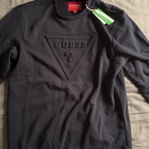 Guess tjocktröja  - Köpt i Spanien. Aldrig kommit till användning och är för stor. Jätte fin kvalite 