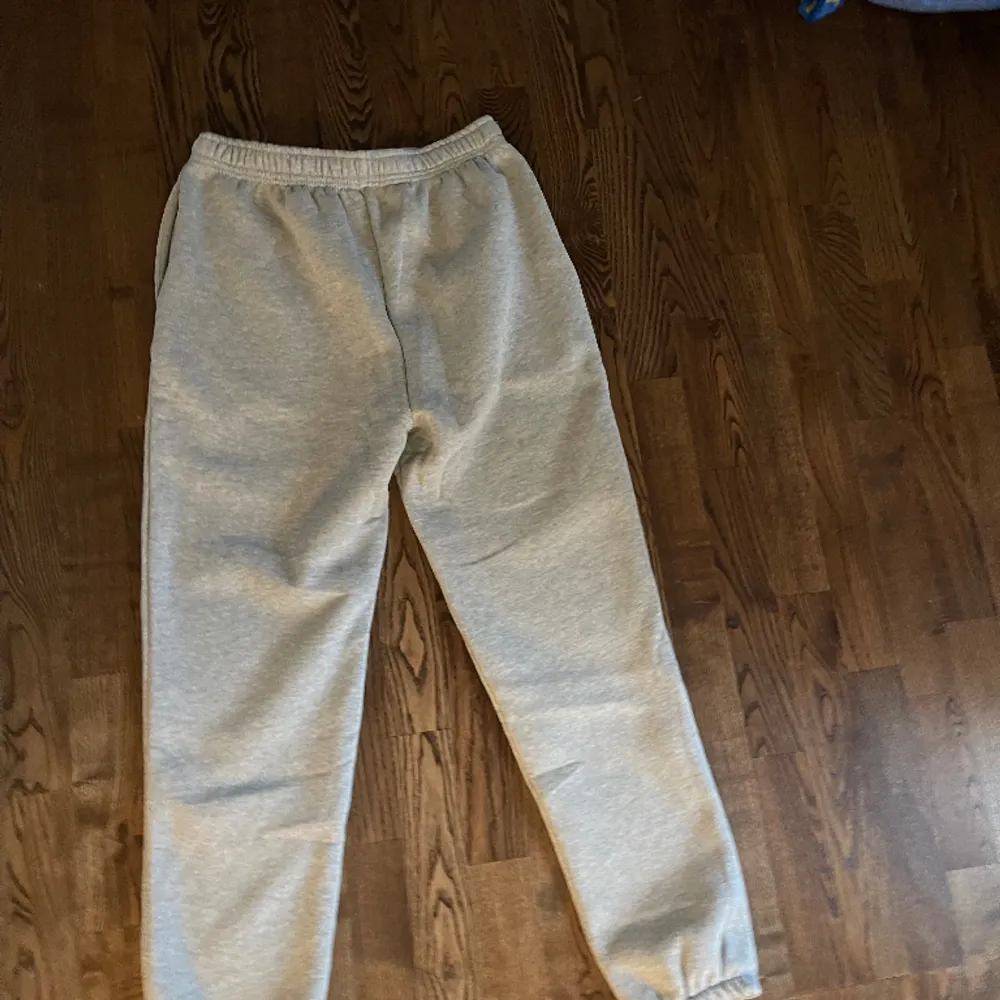 Nike Joggers säljs för 400kr. Jeans & Byxor.