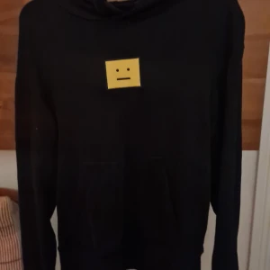 Acne Hoodie - Unisex i storlek small med face patch. Fint skick