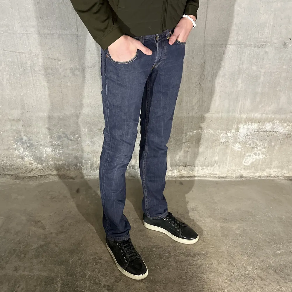 Levi’s jeans 511 i färgen marinblå. Storlek 30/34. Fint skick, nypris 1099, köp för endast 299kr.  Fast pris gäller🤝. Jeans & Byxor.