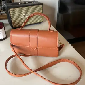 Brun/orange väska, aldrig använd 🧡