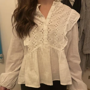 Blus - Så så fin blus som nästan aldrig kommit till användning🥰🥰passar S också