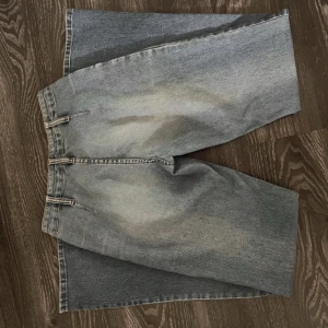 Flared low waist jeans! - Storlek 27! 