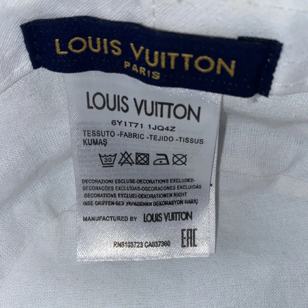 Louis Vuitton hatt kopia skick 10/10. Accessoarer.