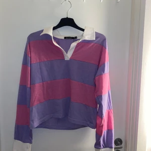 Skjorta/tröja - Lila och rosa rugbytröja, aldrig använd, nyskick, vet inte vilket märke.