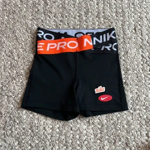 Nike pro - Nike pro shorts i storlek XS men är små i storleken. De har inga slitage och är nästan som nya🥰