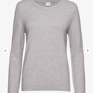 Vila tröja Köpt på Vero Moda! Lite nopprig men i super gott skick. Säljer pga att den int ekonomer till andvändning🌸säljer för 190 (köpt för 268kr)