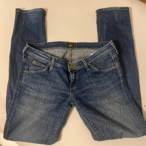 Stright lowwaisted lee jeans  - Kommer ej t användning