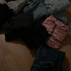 Byxor - Massa olika jeans och byxor! Säljer styckvis