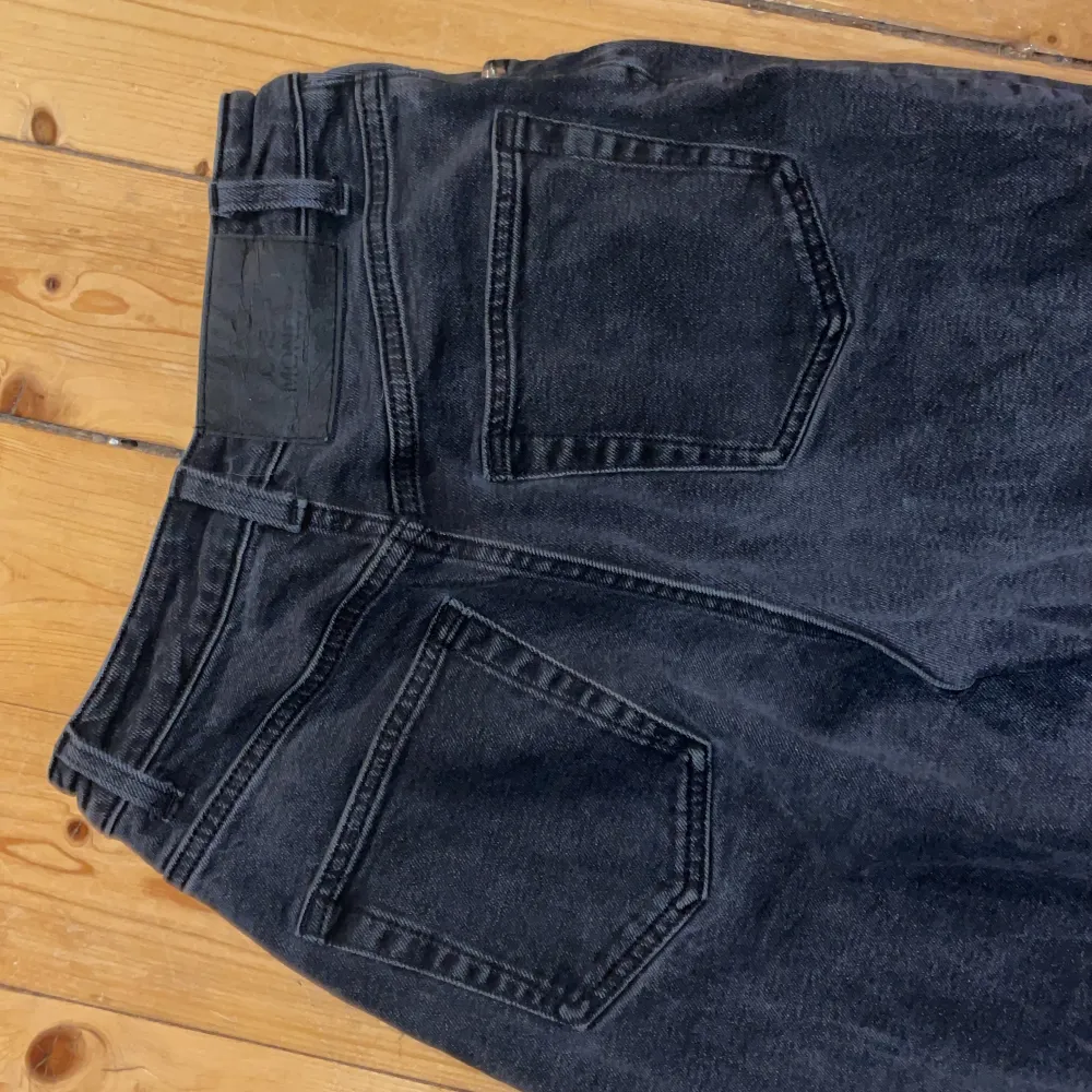 O anända svarta bäkväma jeans🌸sköna o varma perfekt till hösten . Jeans & Byxor.