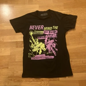 Sex Pistols Tröja - Sex Pistols Tröja i storlek S Använd ett par gånger