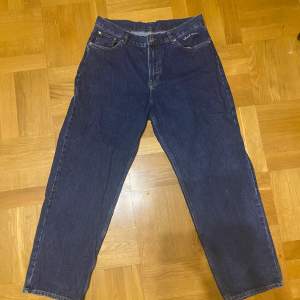 Jeans från märket sweet sktbs. Sparsamt använt, hör av er vid frågor eller funderingar! 