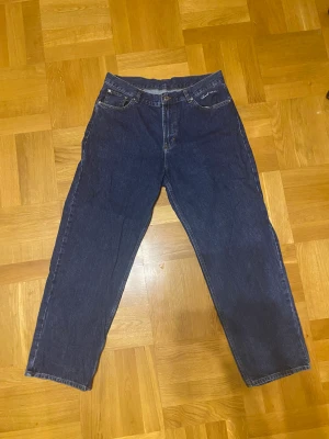 Blå jeans  - Jeans från märket sweet sktbs. Sparsamt använt, hör av er vid frågor eller funderingar! 