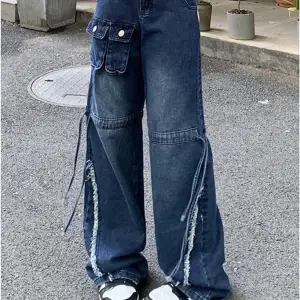 Säljer dessa baggy jeans som aldrig är använda, bara testade då jag inte riktigt gillade hur dom satt på mig, nypris 600kr