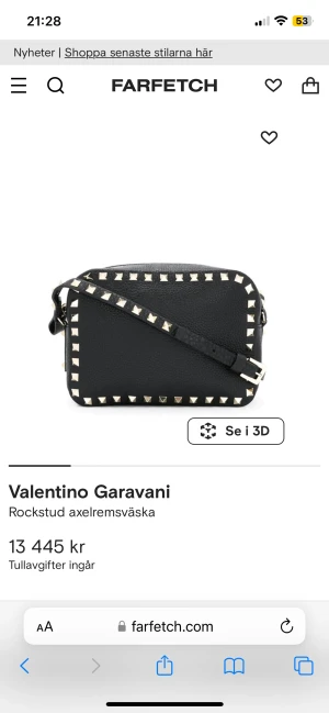 SÖKER - Söker en valentino camera bag skriv om ni säl💕