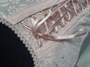 Korsett linne - Ett rosa korsett linne ,  Köpt second hand 