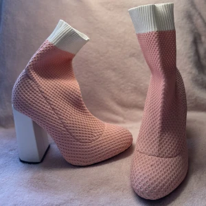 Klackskor stl 39 (liten 39a)  - Nya, endast testade 