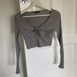Topp - En topp från Shein som tyvärr inte kommer till användning. Det är storlek M och är väldigt stretchig.