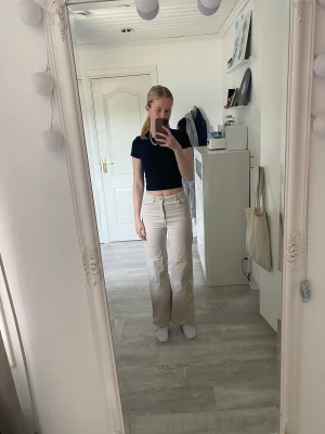 manchesterbyxor  - fina beiga manchesterbyxor, säljer pga dom är för korta på mig som är ca 174