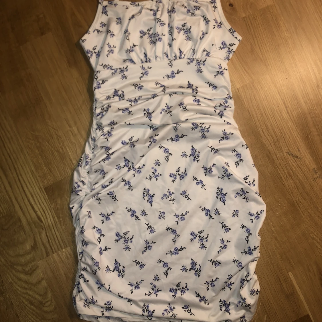 Söt blommig klänning🦋 - 90