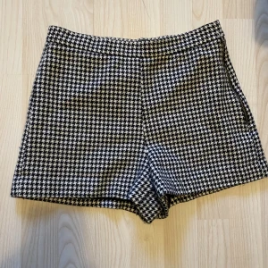Zara shorts  - Coola zara shorts som passar jättebra till allt💓storlek xs 