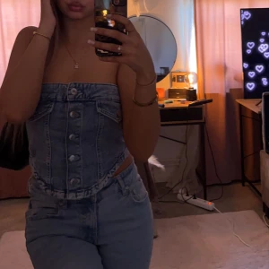 Jeanstopp - Säljer denna jeanstoppen från Gina, storlek S🌸