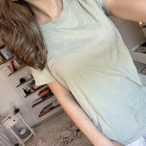 Levis t shirt - Tröja från Levis ! Ny o knappt använd . Säljer pga fel storlek för mig 