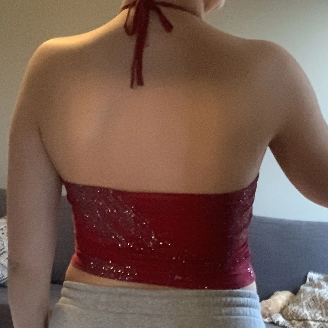 Glittrig halternecktopp - 91