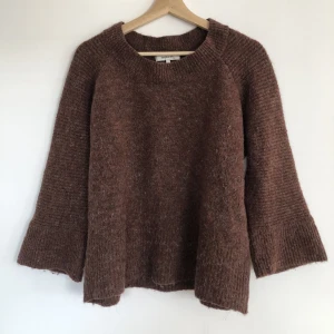 Stickad tröja m - Brun stickad tröja från Sandwich i storlek m. Gott skick.