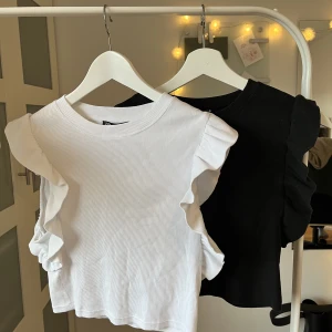 Volangtoppar zara - Söta volangtoppar ifrån zara! ❤️ köp en för 50 eller båda för 100kr!