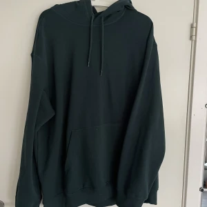 Mörkgrön hoodie - Superfin mörkgrå hoodie, knappt använd❤️