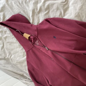 Polo ralph lauren zip hoodie  - Avänd ett par gånger skick 9/10