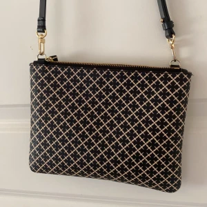 By Malene Birger väska  - Jätte bra skick! Super fin väska 