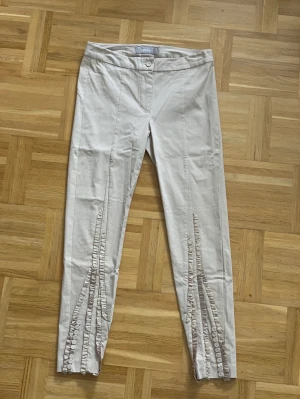 Byxor med krås Gustav 38 - Byxor från Danska Gustav  Lite stretch  Använda en gång  Dyr inköp 