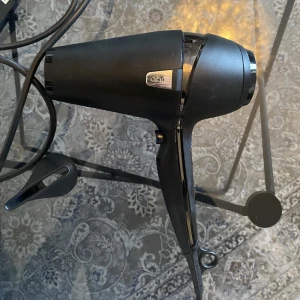 Fön - Knappt använd då jag har dubbletter.