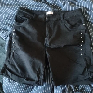 Chica London shorts  - Chica London shorts i fint skick storlek L