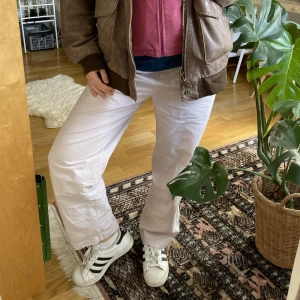 Randig Cos pyjamas-typp byxor - Liknar Djerf’s Avenue byxorna. Perrrfekt skick