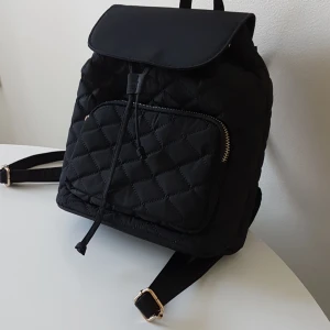Väska  - Small padded backpack