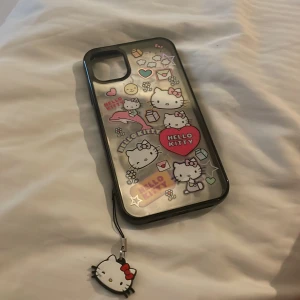 hello kitty skal  - köpte fel storlek.. detta är till iphone 11