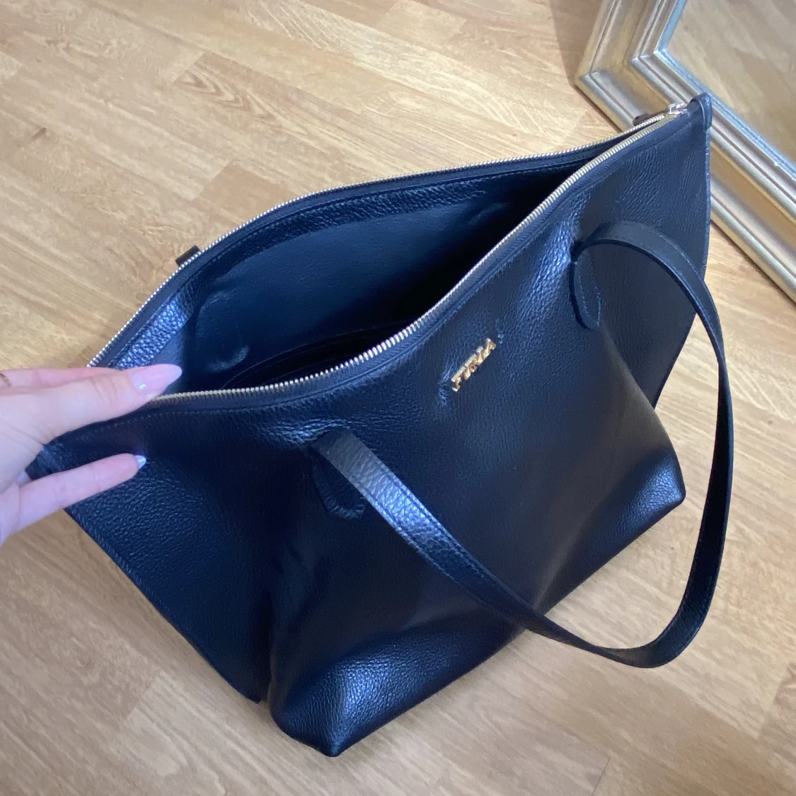 Svart Furla väska  - 91