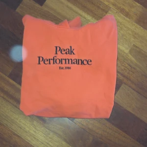 Peak Performance hoodie - Mysig Hoodie, använd men väldskött. 