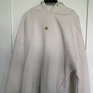 Holdit hoodie🤍 - Hoodie från holdit, nypris 899 kr🤍