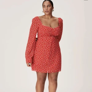 Mykonos Dress Adoore - Intressekoll för min vackra Mykonos dress från Adoore. I superfint skick.   Nypris: 1295:-