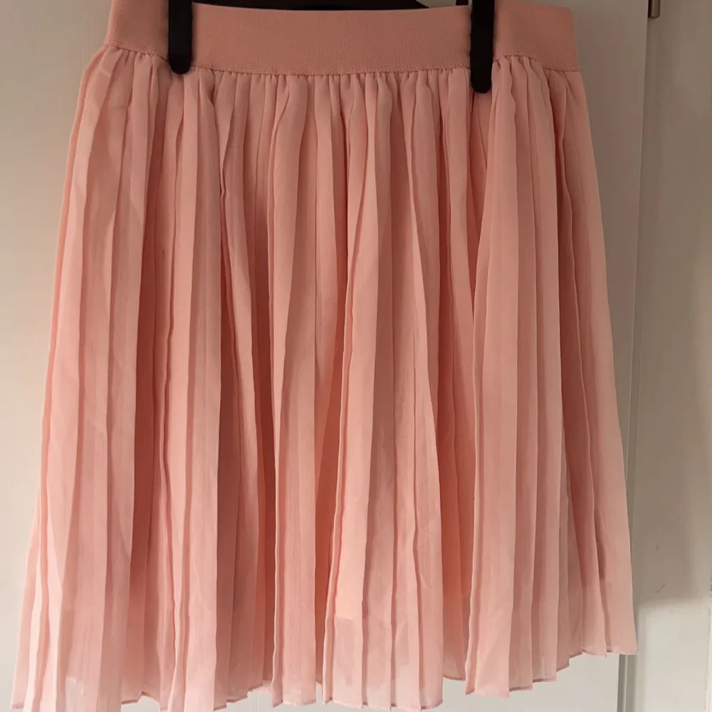 Ljusrosa kjol från NAKD. Kjolar.