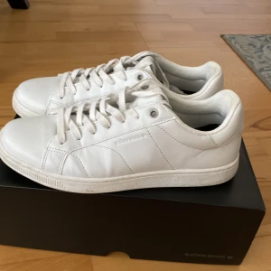 Björn Borg skor i storlek 41 - Ett par björn Borg skor i storlek 41 använda några gånger och säljs nu för 350 kr. För kontakt skriv till 0739391975